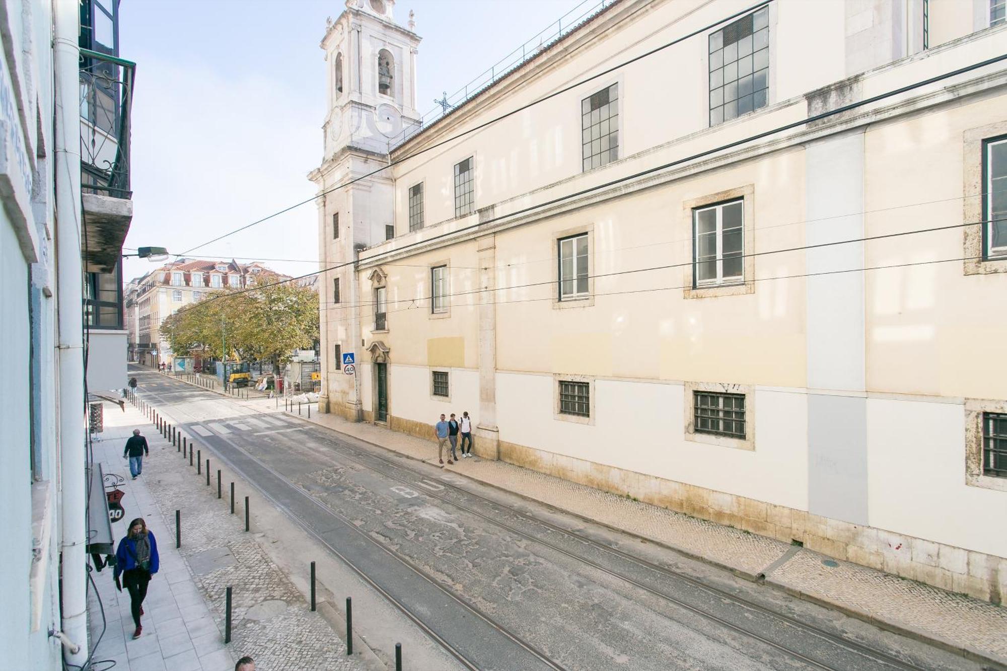 Cozy Apartment In Amazing Location! Lisbon Exterior photo